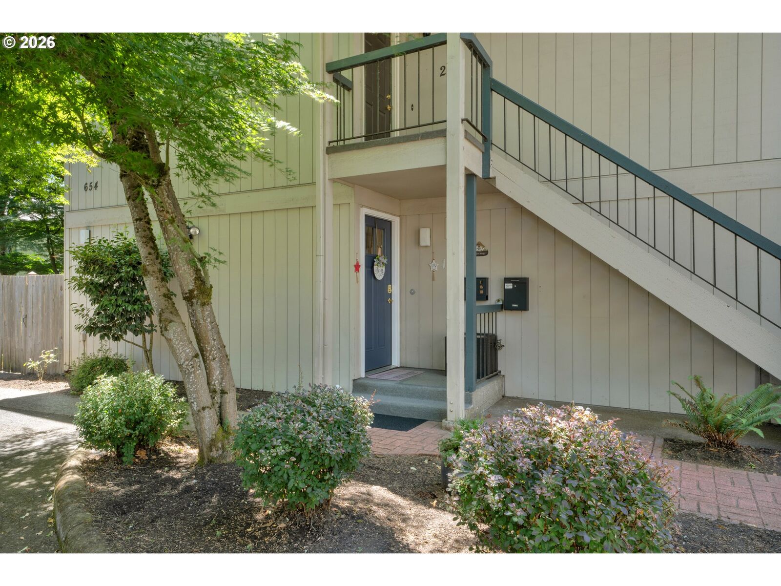 Property Photo:  654 Cherry Dr 1  OR 97401 