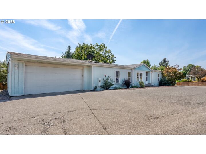 Property Photo:  625 SW 9th St 28  OR 97115 