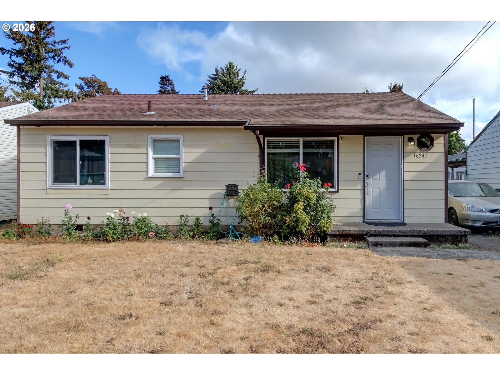 Property Photo: 16245 SE Market St OR 97233