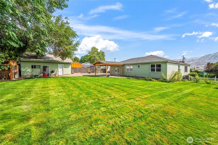 Property Photo: 225 SE 1st Street WA 98802