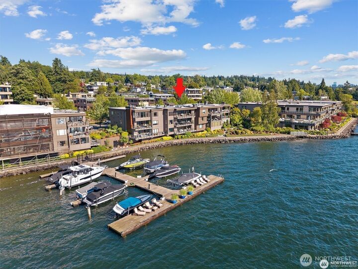 Property Photo:  827  Lake Street S 207  WA 98033 