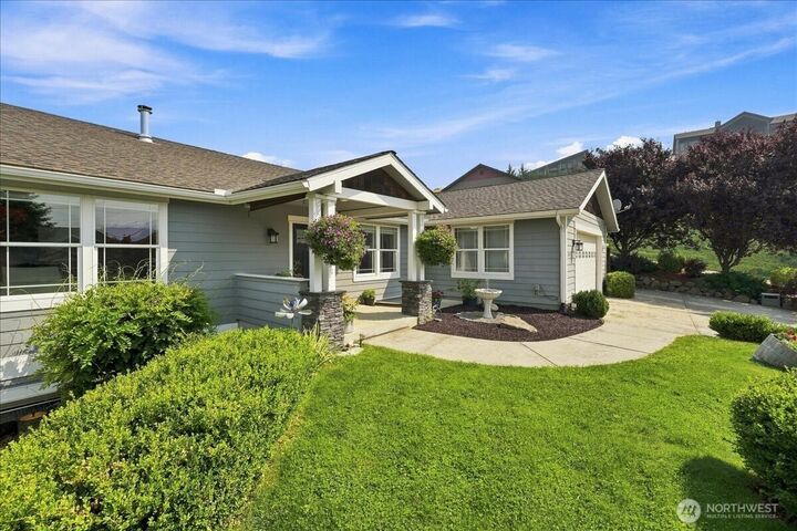 Property Photo:  109  Cascade Place  WA 98815 