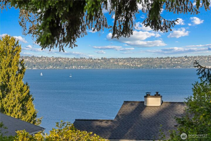 Property Photo: 10785 Bill Point Crest NE WA 98110