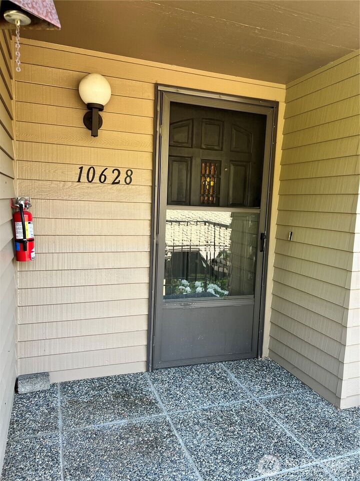 Property Photo:  10628  Glen Acres Dr S  WA 98168 