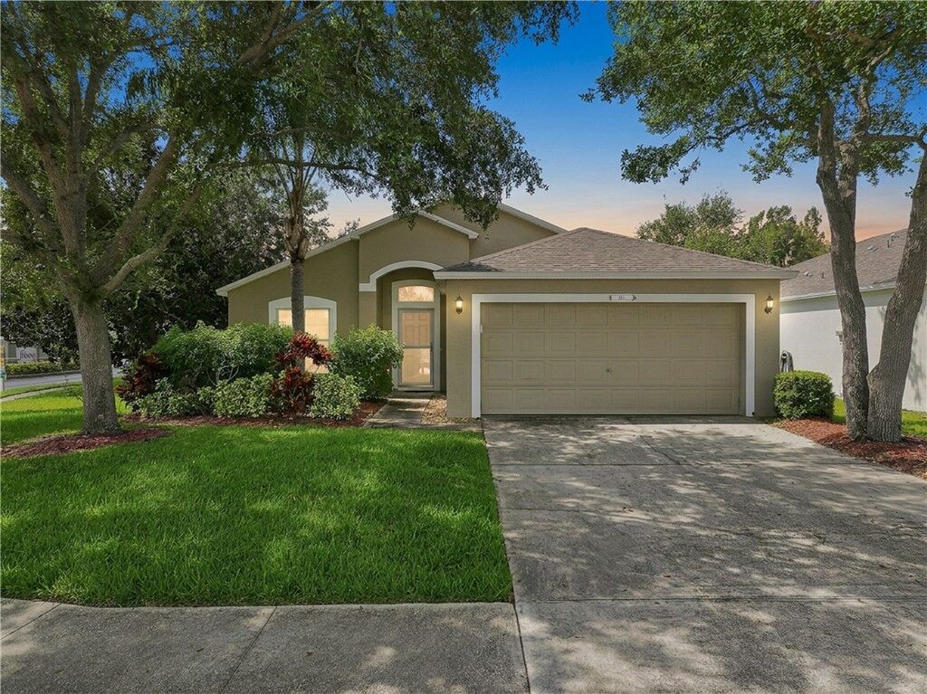 Property Photo: 815 Greenleaf Circle FL 32960