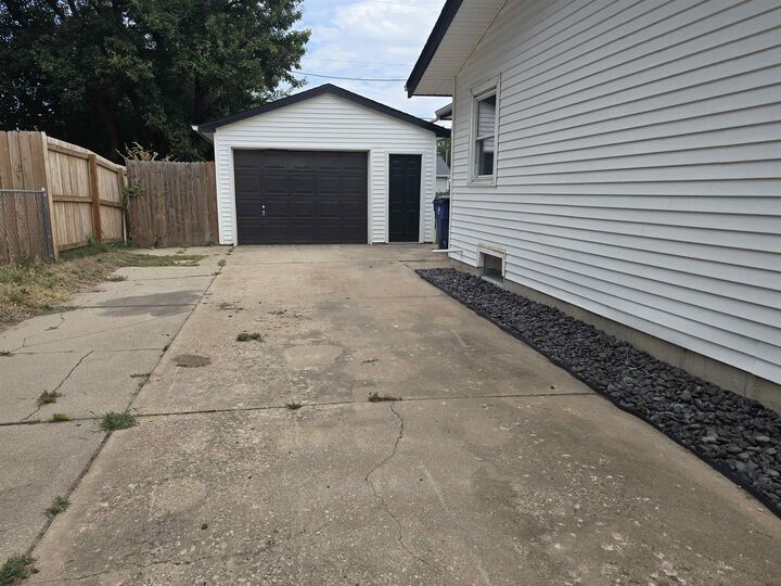 Property Photo: 4622 S Vine KS 67217