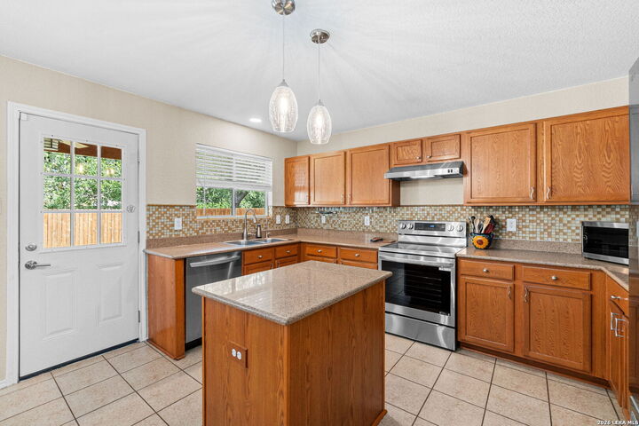 Property Photo:  11619 Greenwood Oak  TX 78254 