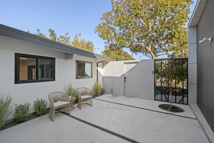 Property Photo:  947 Colonial Lane  CA 94303 