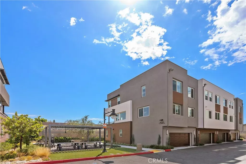 Property Photo:  651 S Lyon Street  CA 92701 