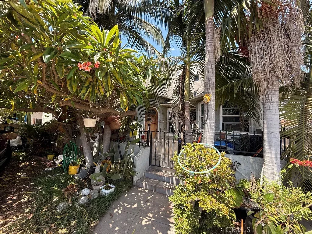 Property Photo:  2527 Flower Street  CA 90255 