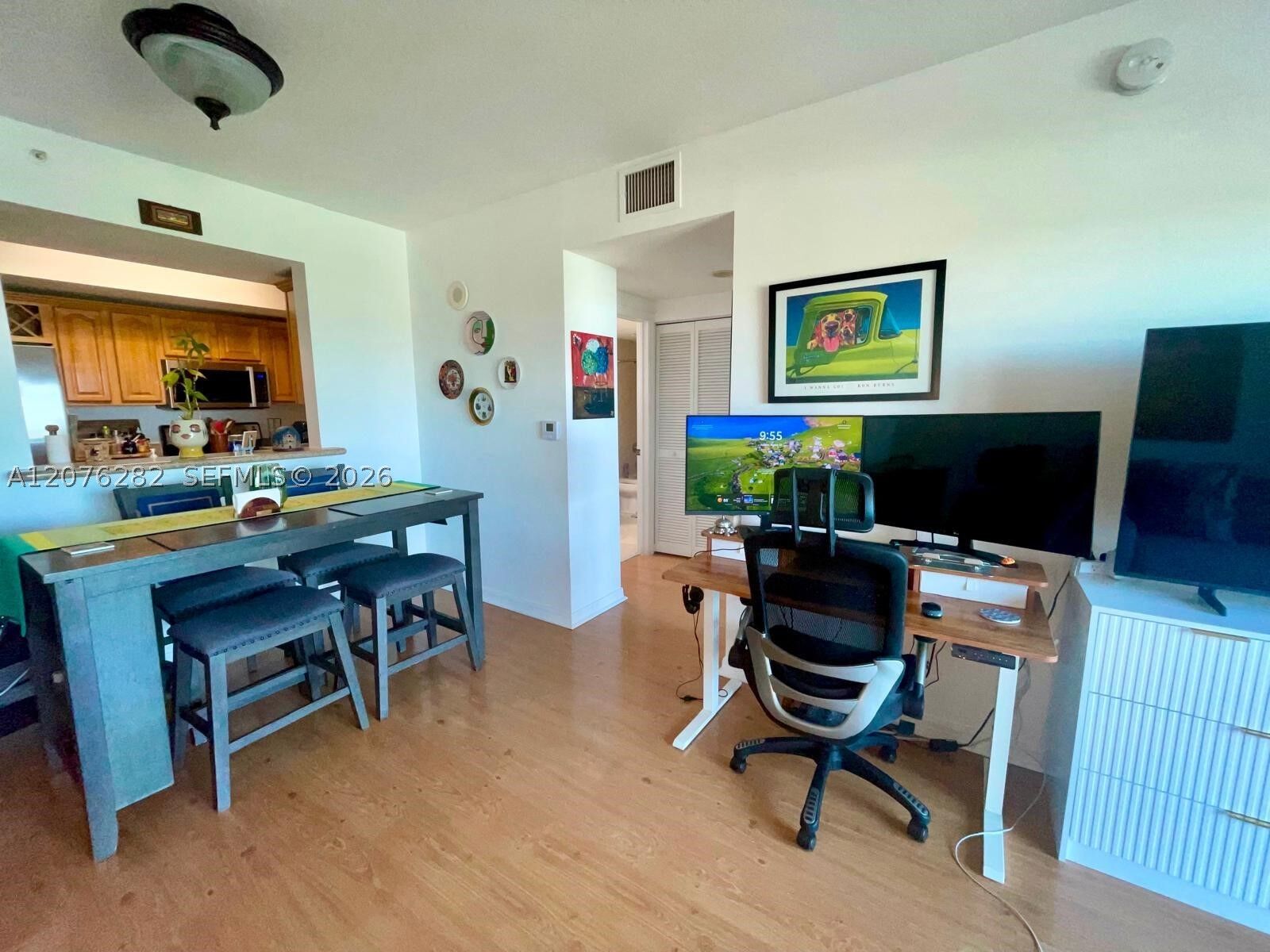 Property Photo:  