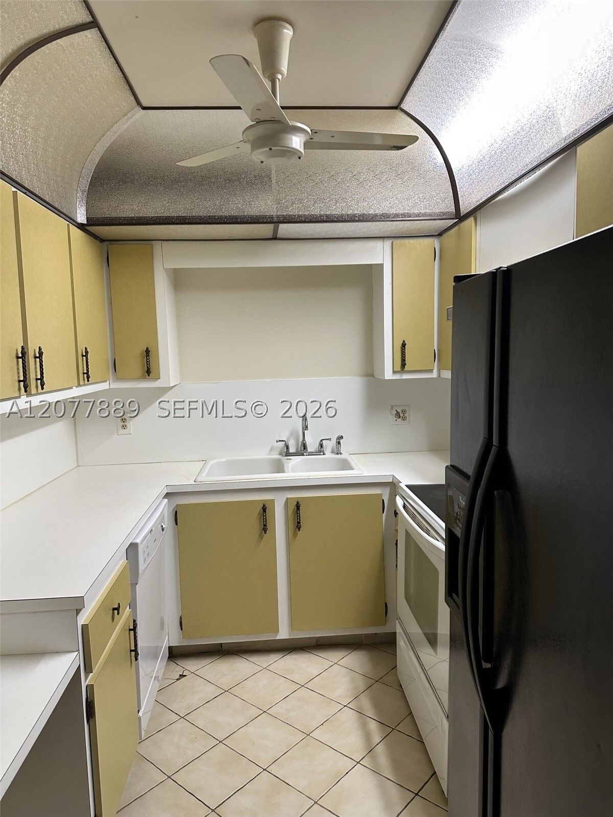 Property Photo:  6061 N Falls Cir Dr 106  FL 33319 