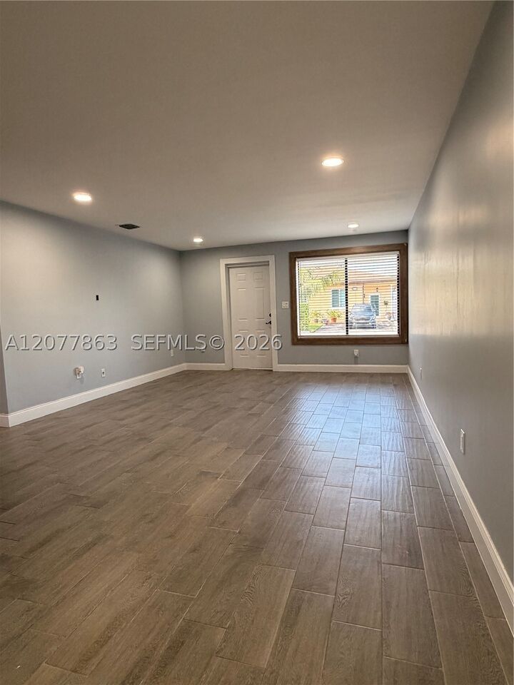 Property Photo:  