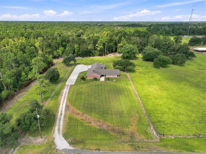 Property Photo:  1309 W Parish Road W  LA 70663 