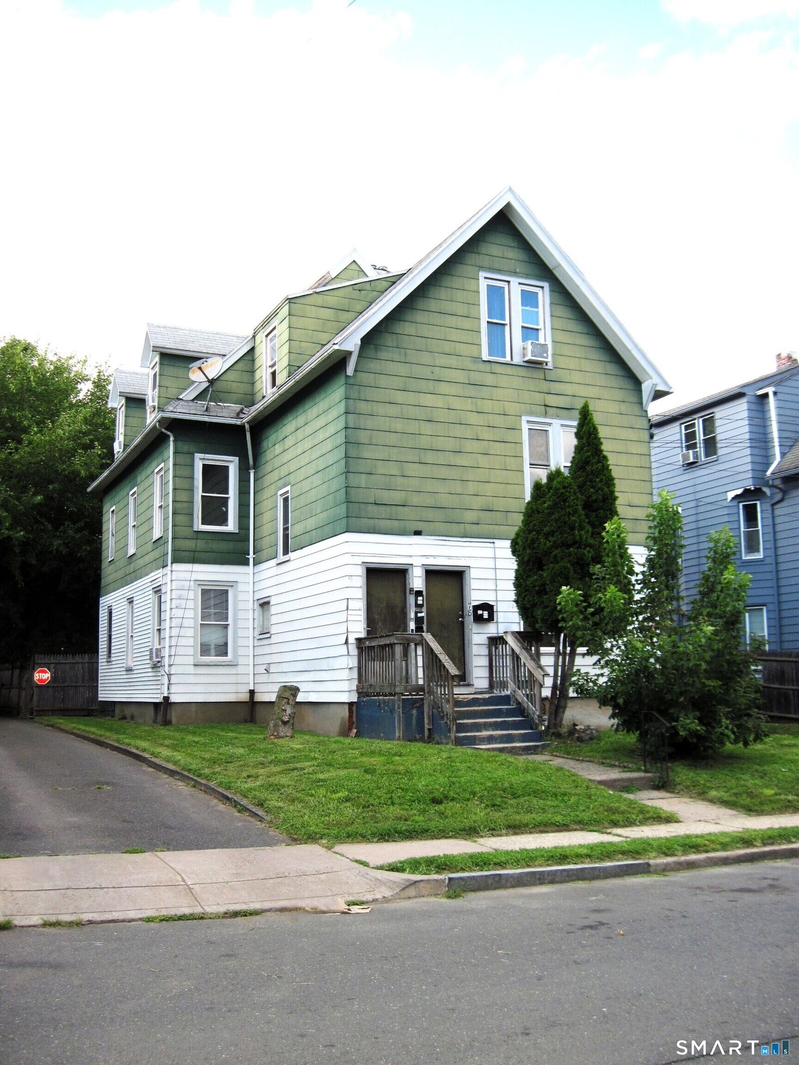 Property Photo:  78 Whitmore Street  CT 06114 