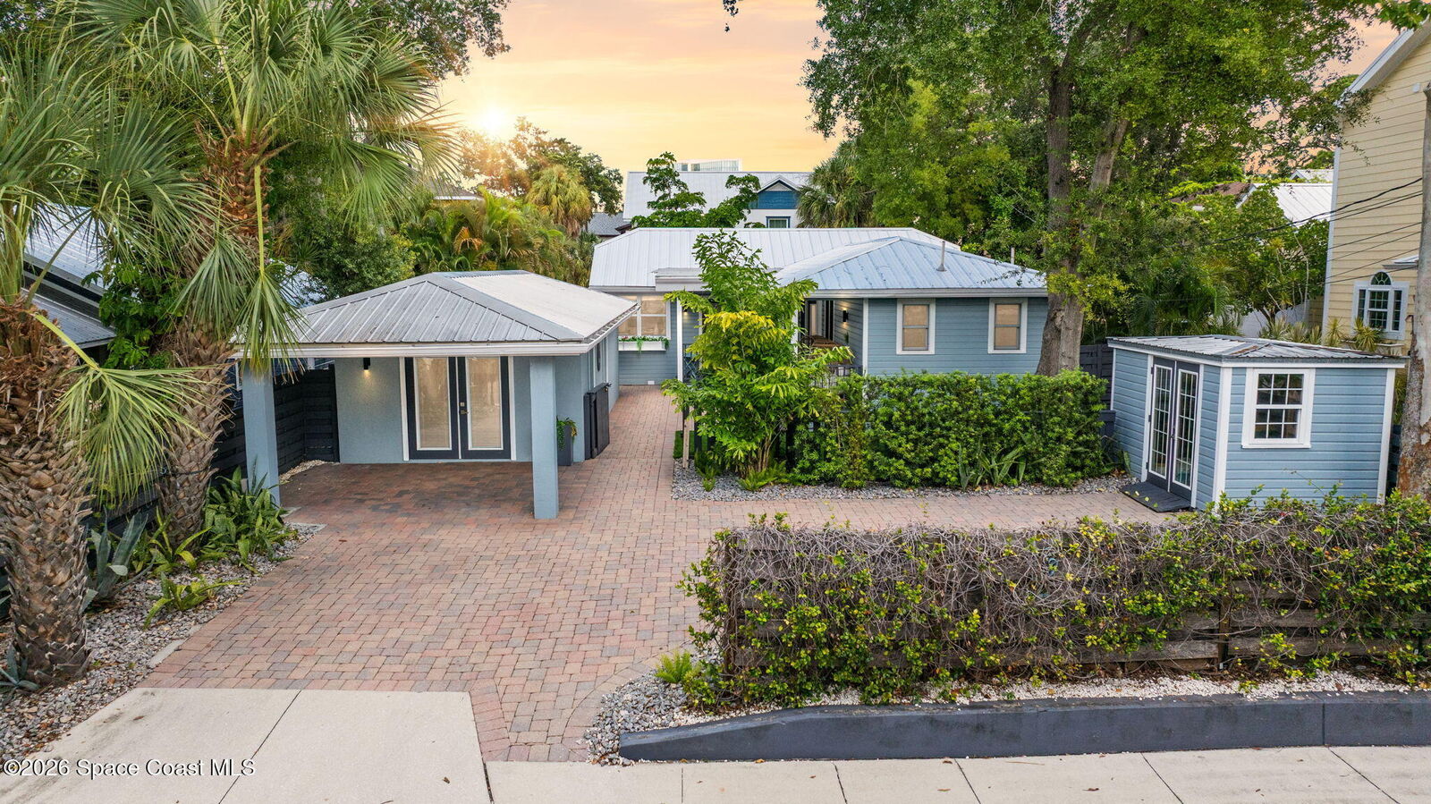 Property Photo:  1841 Laurel Street  FL 34232 