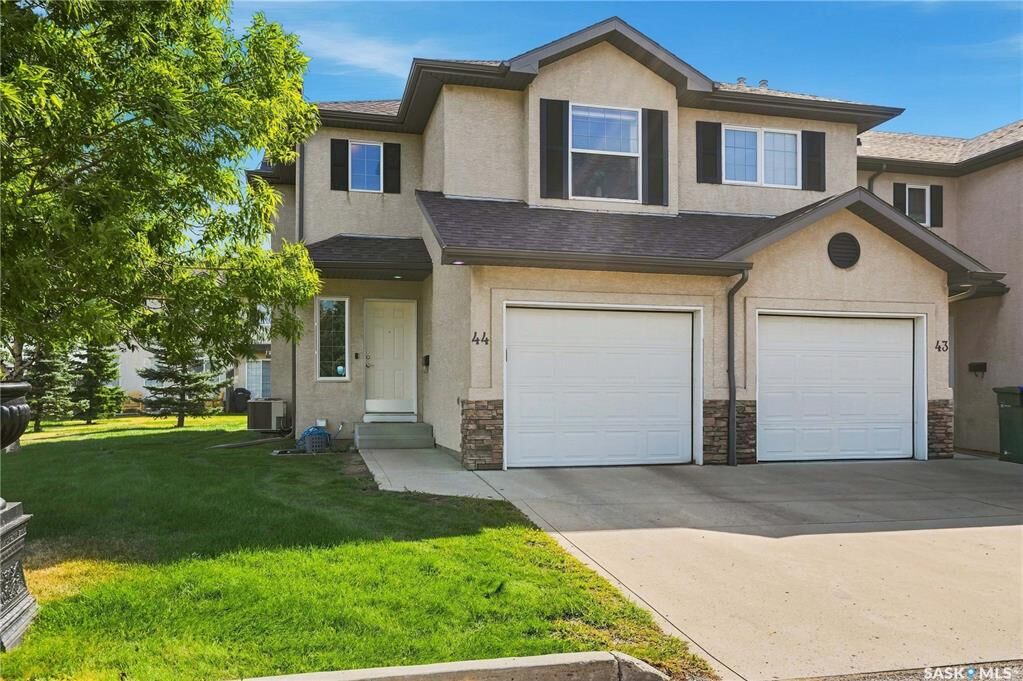 Property Photo:  3101 Tregarva Drive E 44  SK S4V 0K7 