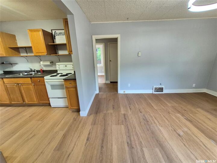 Property Photo:  111 9th Street NE  SK S4H 1E8 