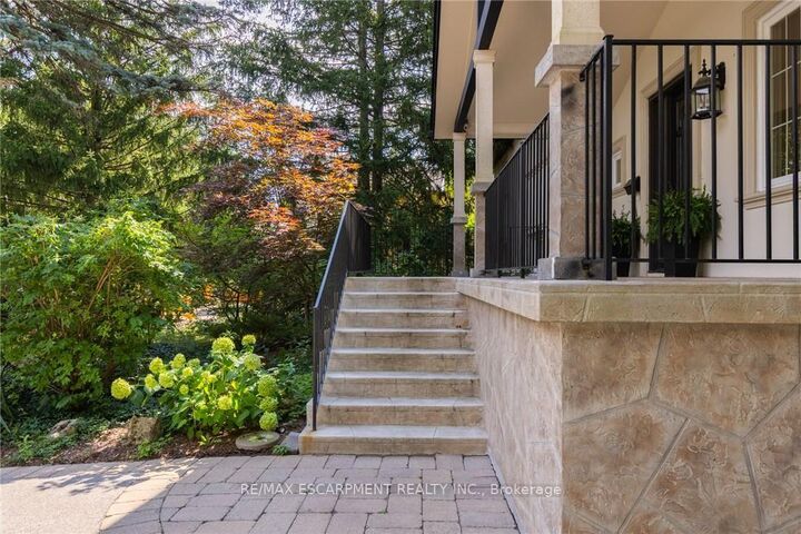 Property Photo: 1063 Greenoaks Drive ON L5J 3A1