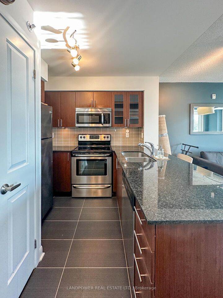 Property Photo:  75 Norman Bethune Avenue 504  ON L4B 0B6 