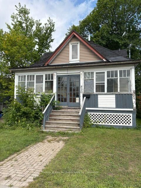820 John Street — photo 1