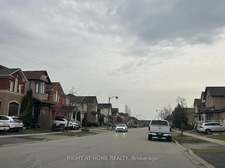 Property Photo: 1015 McCuaig Drive ON L9T 6S4