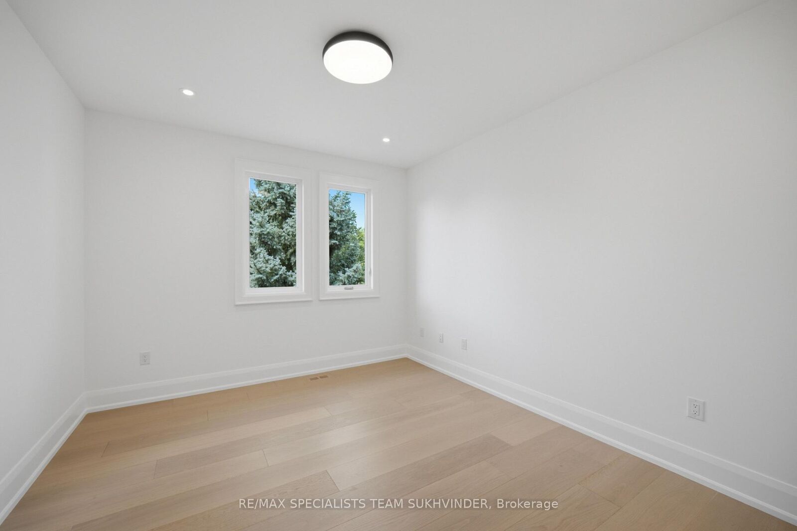 Property Photo: 31 Linstock Drive ON L6P 1E2