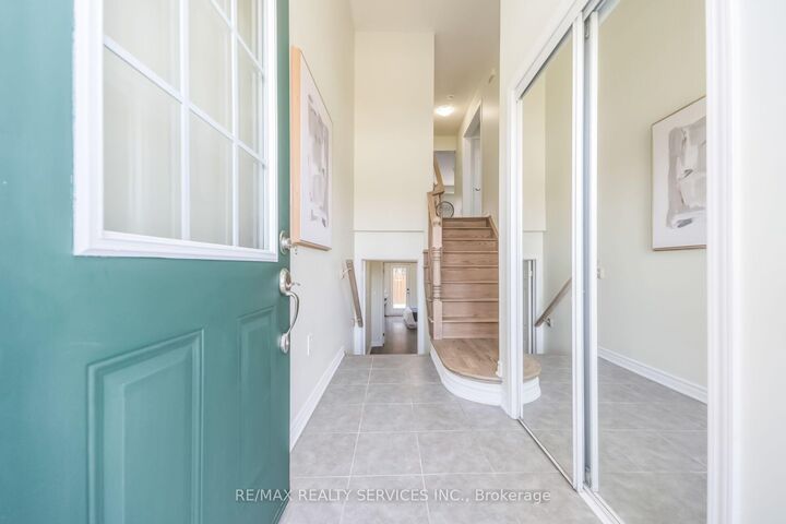 Property Photo: 39 Baycliffe Crescent Upper ON L7A 0S5