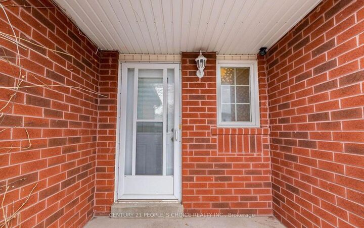 Property Photo:  186 Pickett Crescent  ON L4N 8C2 