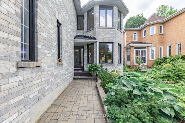 Photo de la propriété: 106 Larratt Lane ON L4C 0E3