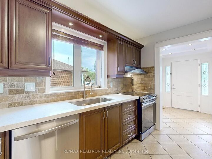 Property Photo:  49 Exbury Road Main Fl  ON M3M 1P9 