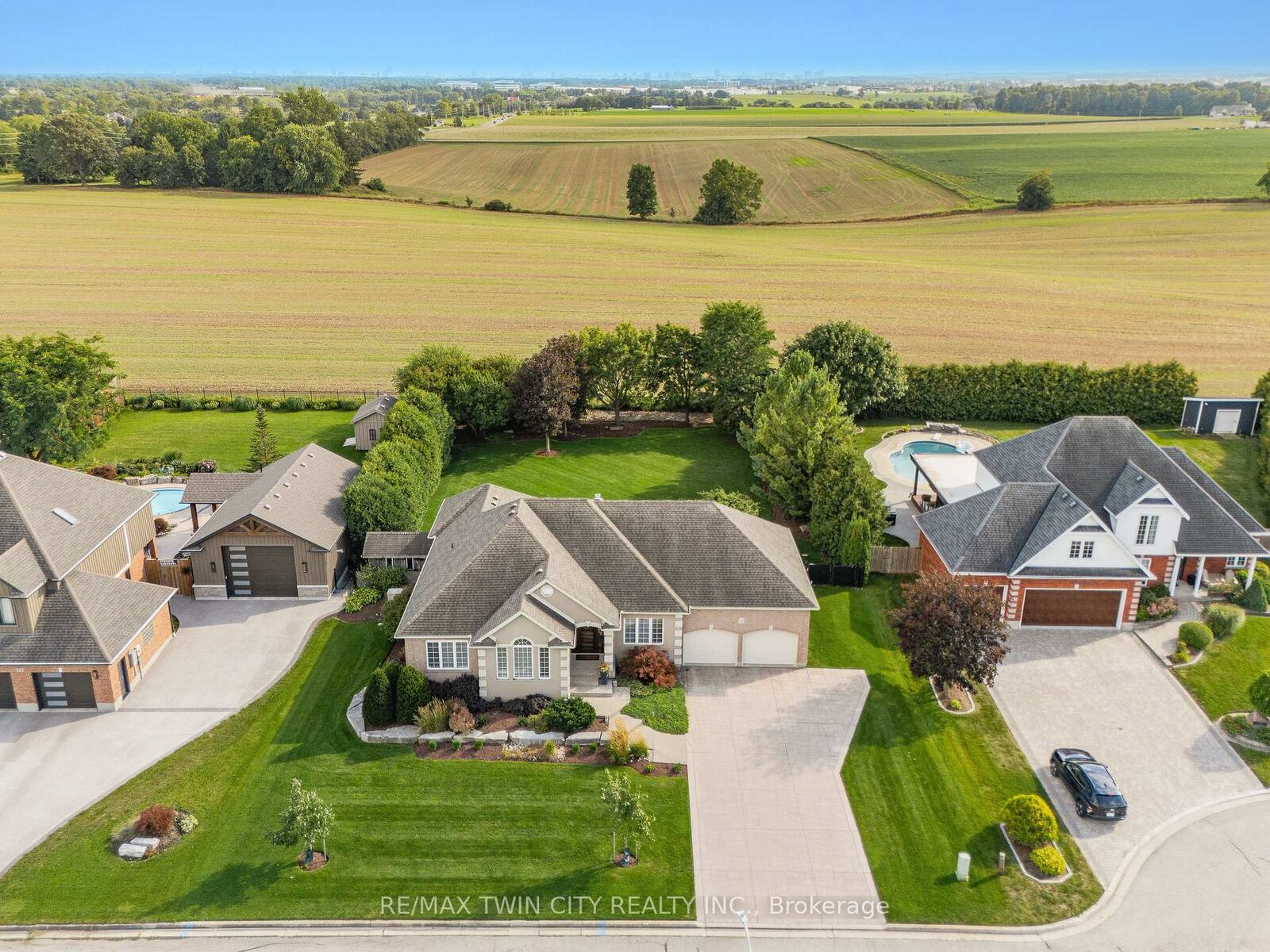 Property Photo: 26 Weberlyn Crescent ON N0B 1N0