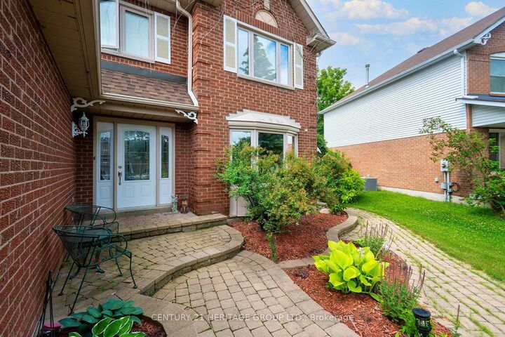 Property Photo: 55 Chartwell Crescent ON L4P 3N8