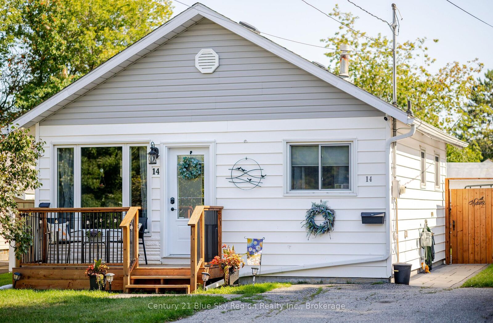 Property Photo:  14 Macdonald Avenue W  ON P1A 1G4 