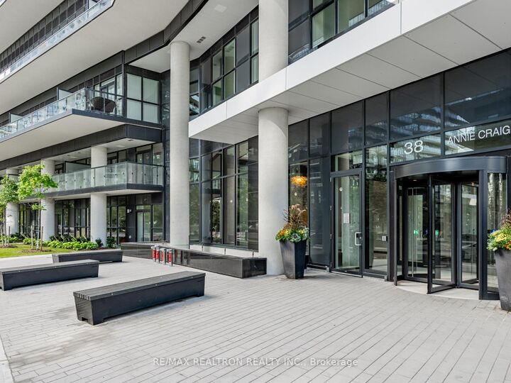 Property Photo:  38 Annie Craig Drive 4106  ON M8V 0G9 