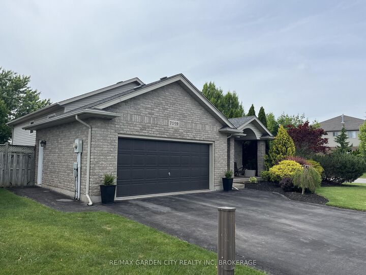 Property Photo: 7059 Parkside Road ON L2H 3L6