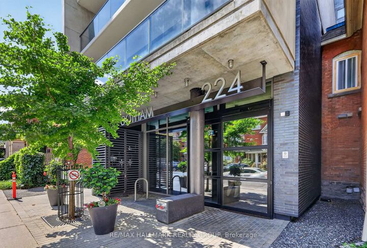 Property Photo:  224 Lyon Street N 1613  ON K1R 0C1 