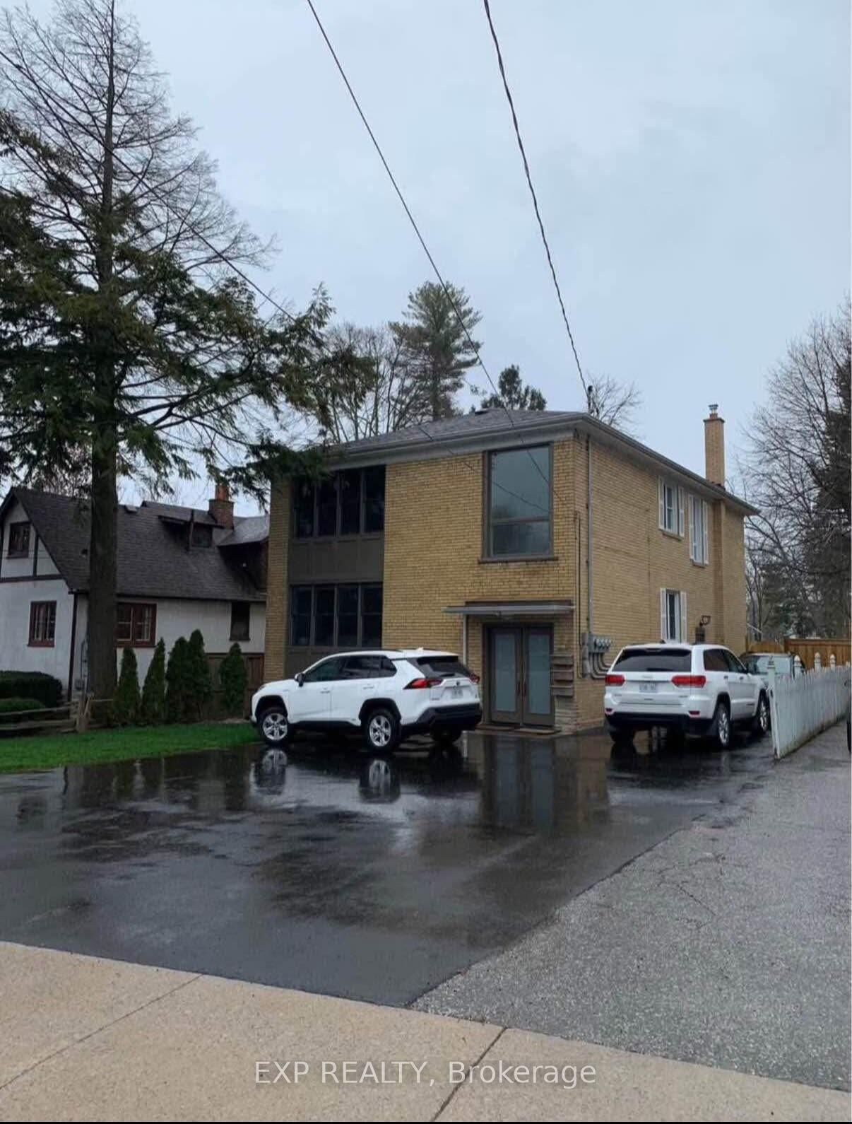 Property Photo: 60 Maple Avenue S 3 ON L5H 2R6