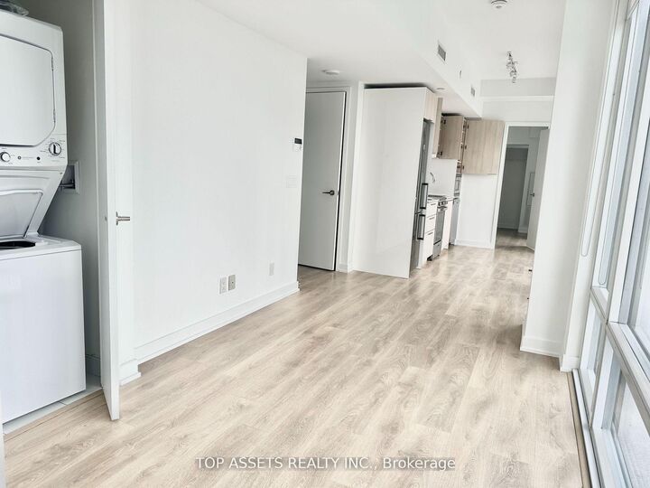 Property Photo: 18 Maitland Terrace 2505 ON M4Y 0H2