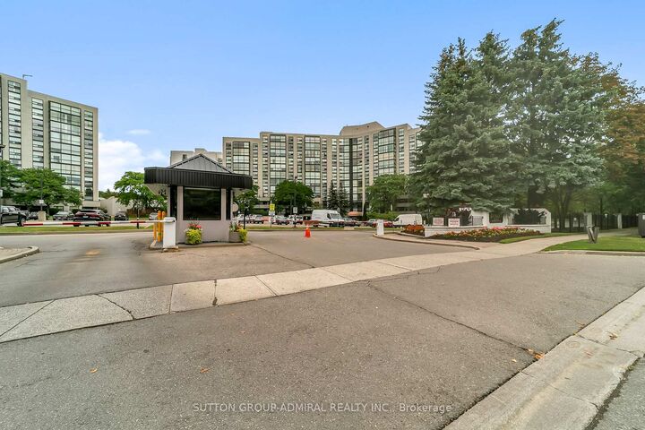 Property Photo: 30 Harding Boulevard W 314 ON L4C 9M3