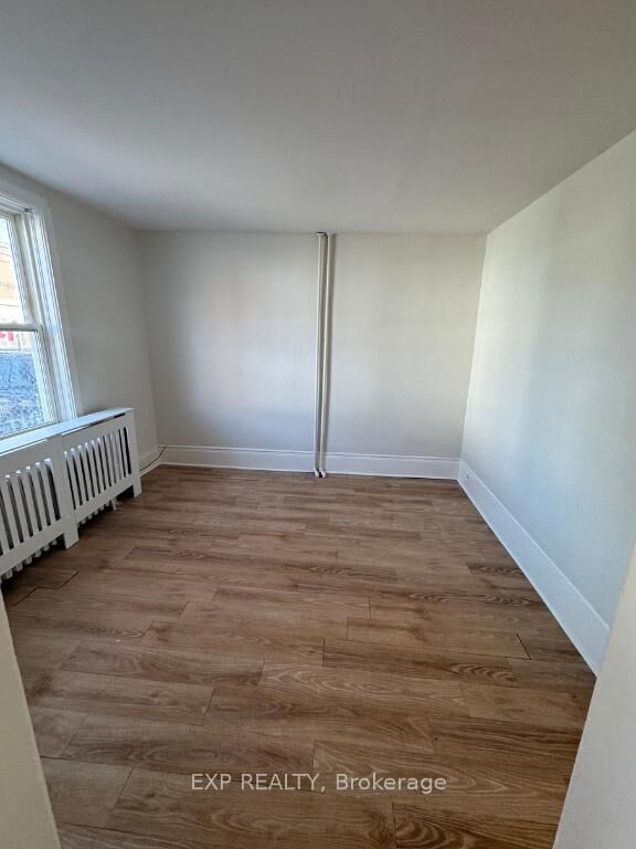 Property Photo:  10 Willow Street N 1  ON L7J 1Z7 