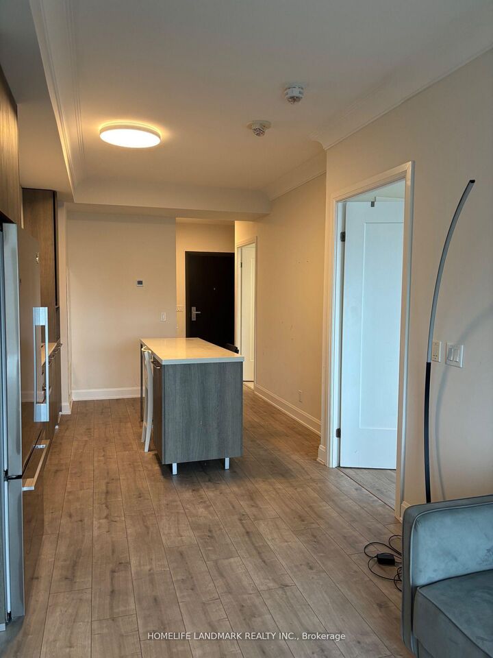 Property Photo:  8 Water Walk Drive N 706  ON L3R 6L4 