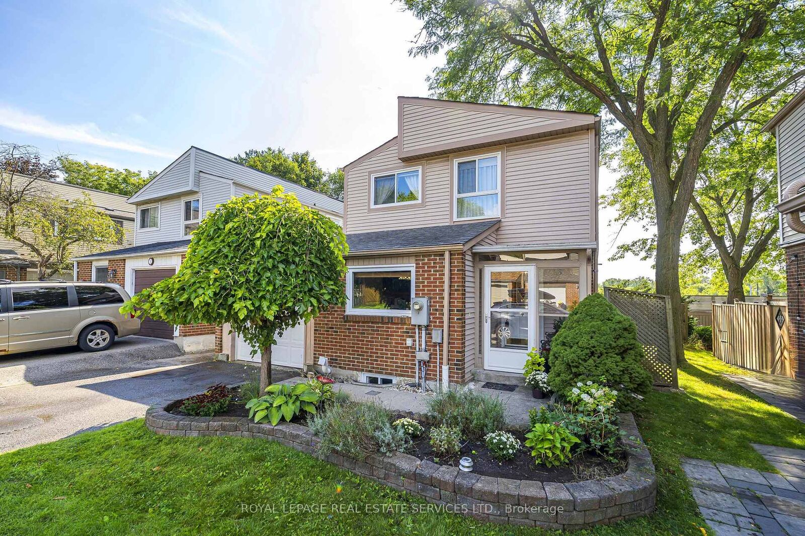 Property Photo: 336 Queen Street S 3 ON L5M 1M2