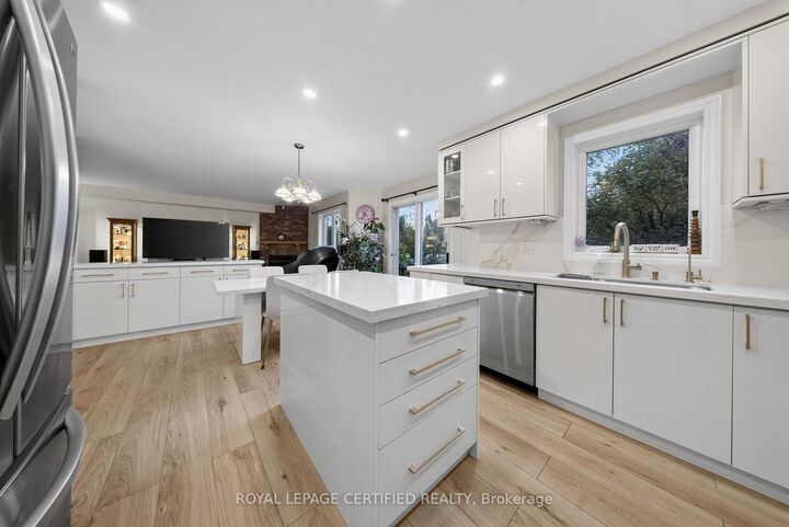 Property Photo: 5344 Segriff Drive ON L5V 1Y7