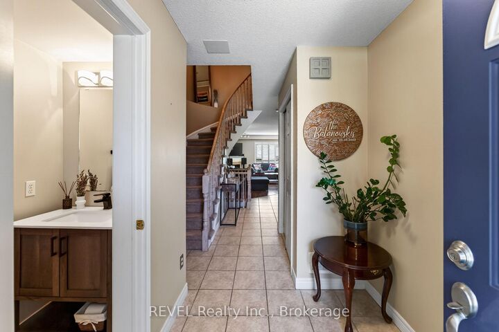 11 Elderberry Avenue — photo 1