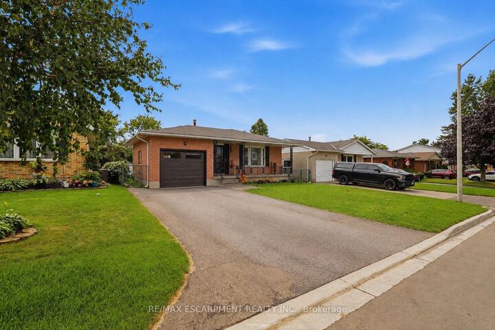 Property Photo:  58 Vanier Place  ON N5R 5S6 