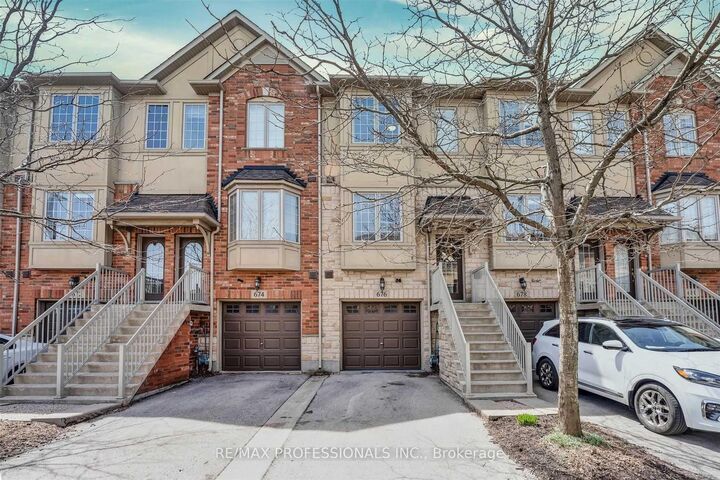676 Rowley Common — photo 1