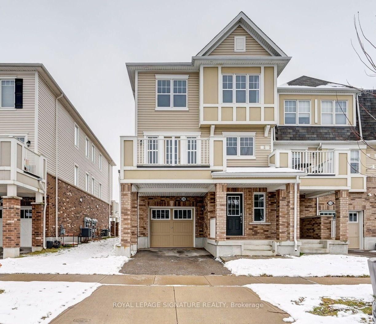 Property Photo:  20 Stratus Street  ON N2R 0K5 