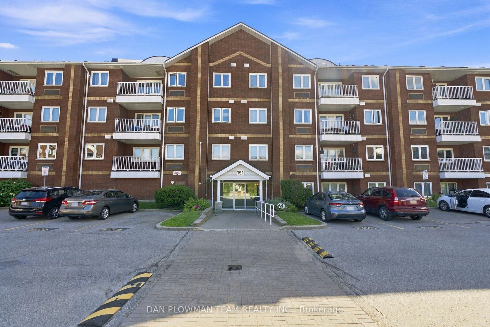 Property Photo: 191 Lake Driveway Drive W 410 ON L1S 7H9