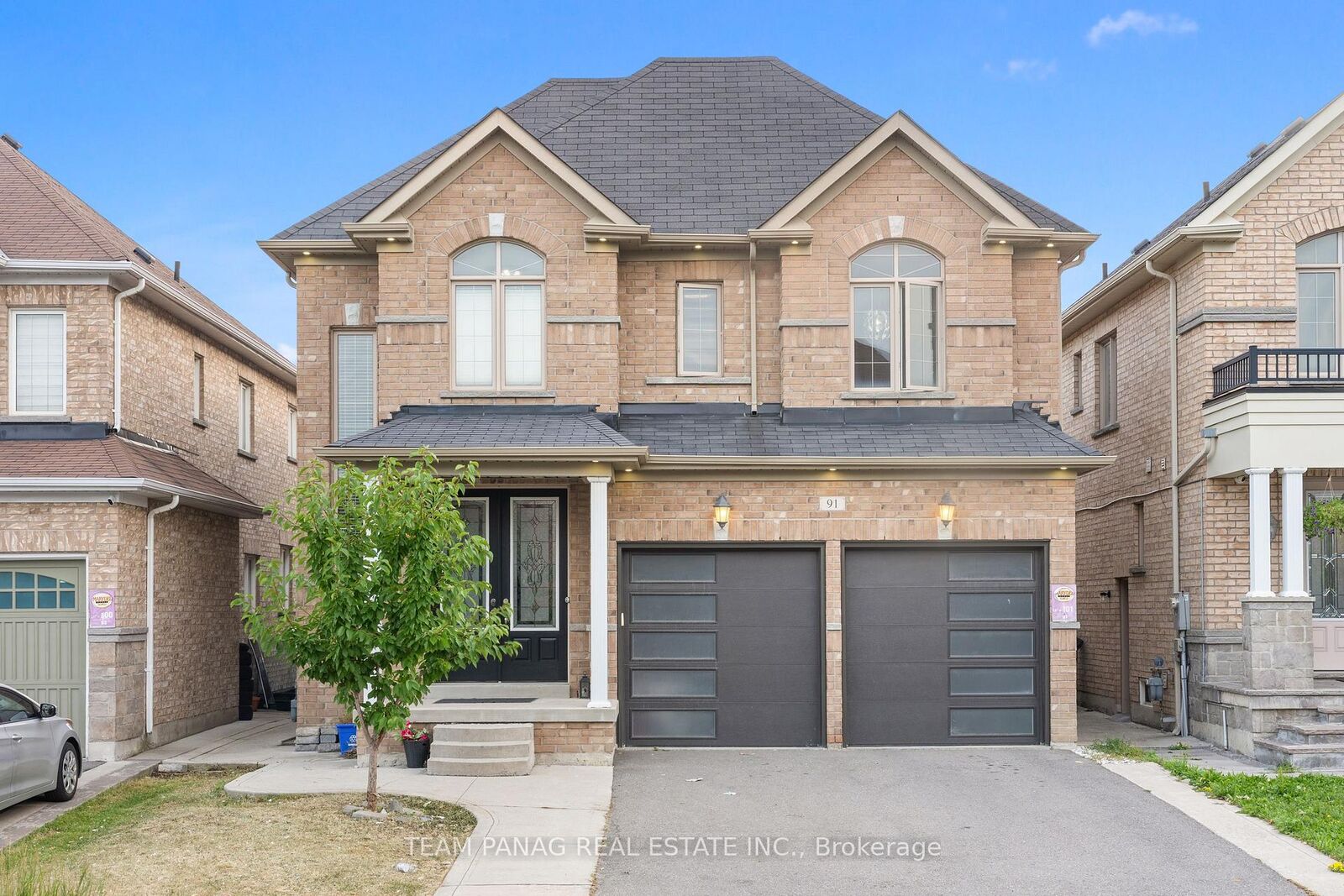 Property Photo: 91 Campwood Crescent ON L6P 3S9